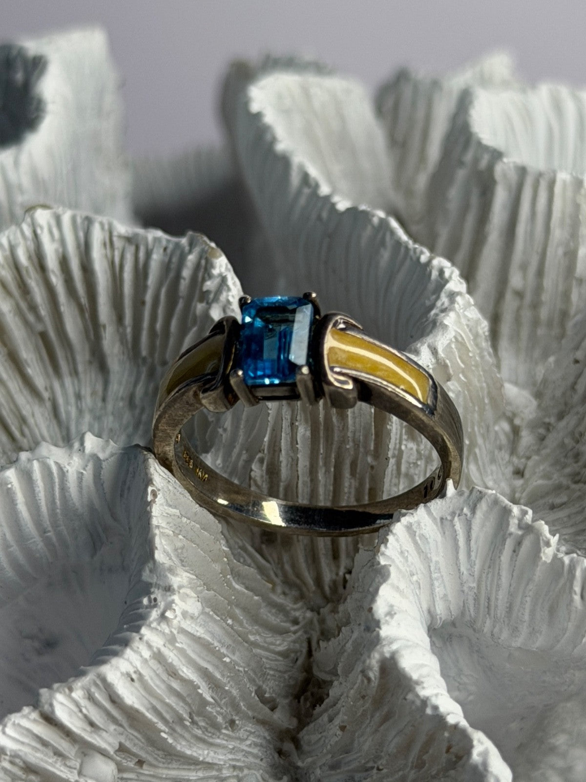 Avon 925 Sterling Silver Topaz & Enamel Ring Size 10