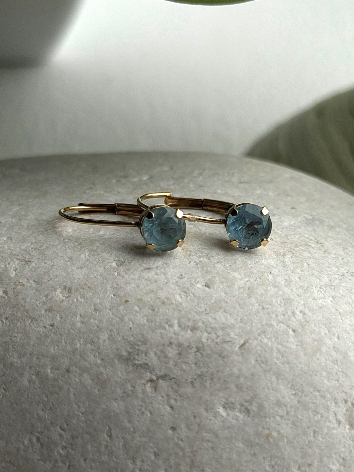 Beautiful 10K Yellow Gold Blue Topaz Leverback Earrings