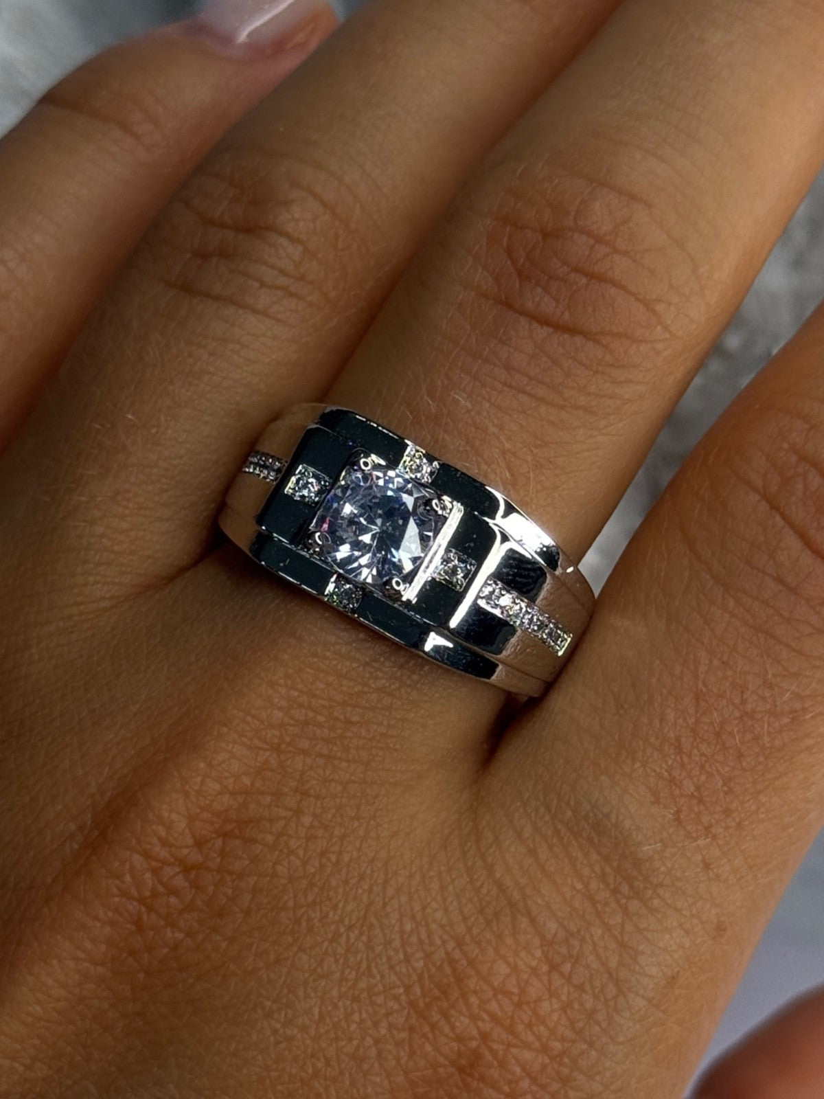 Mens 925 Sterling Silver CZ Ring Size 9.5