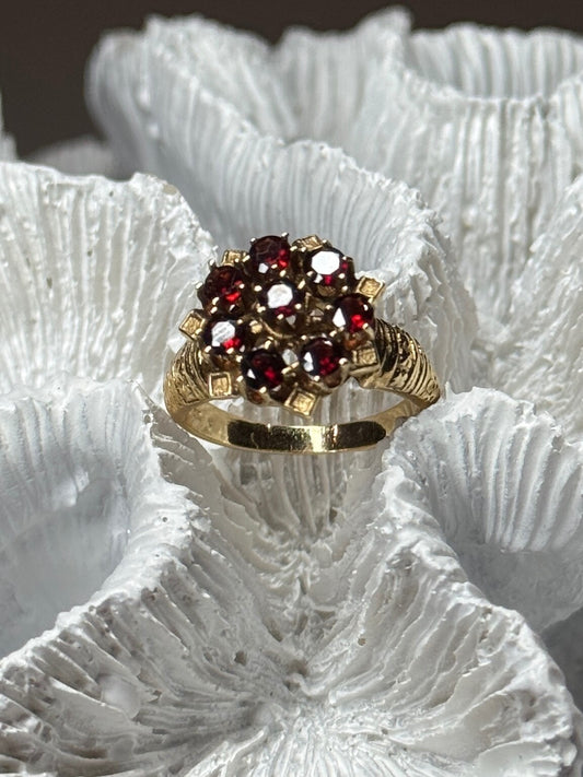 14K Yellow Gold Ring Garnet Flower Size 5