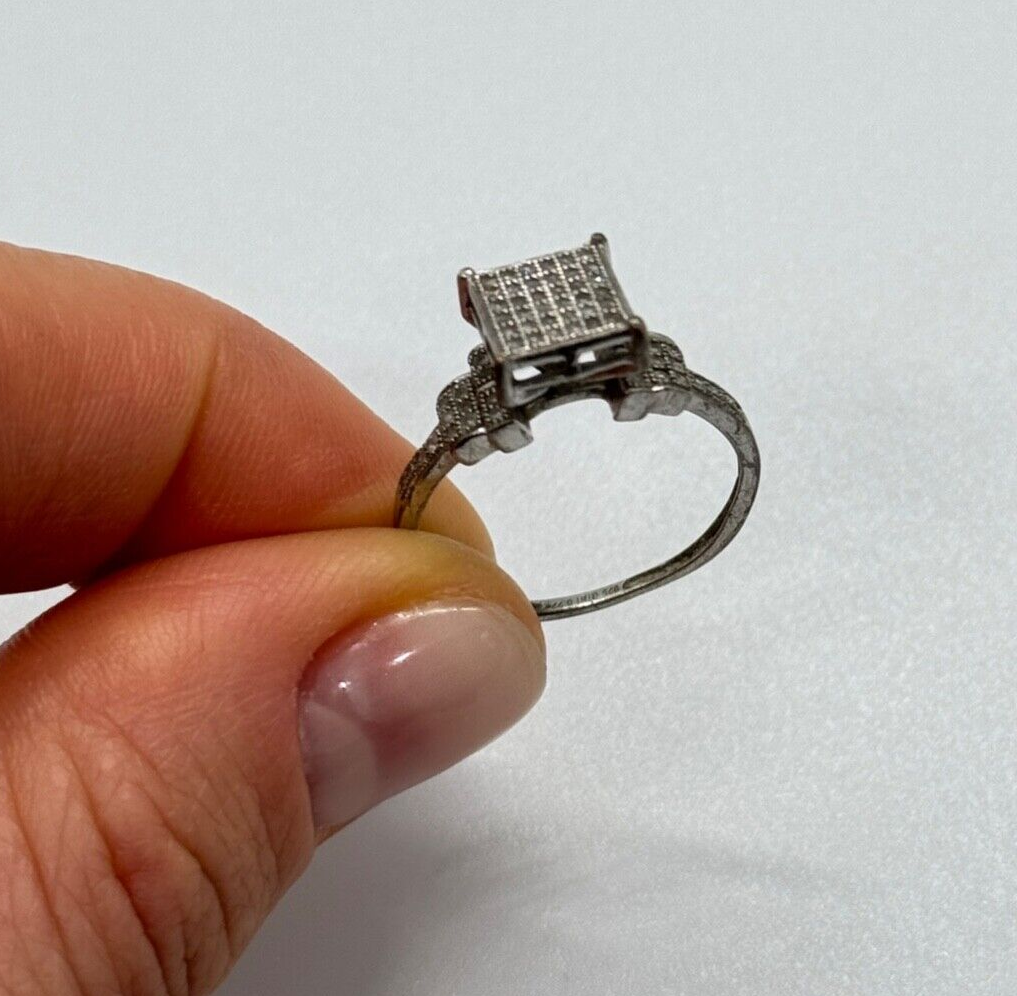 925 Sterling Silver CZ Ring Size 6