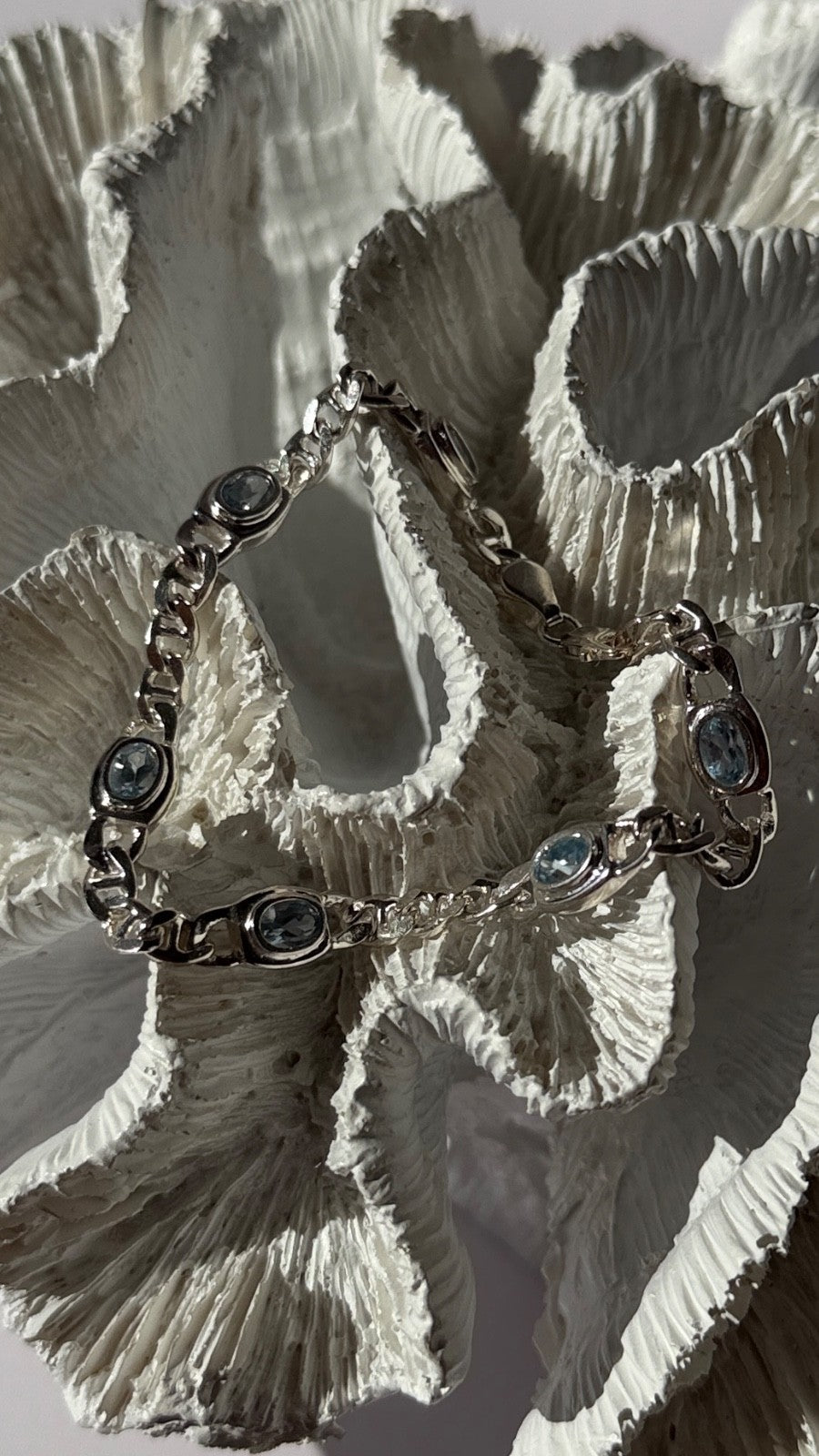 Beautiful 925 Sterling Silver Blue Topaz Bracelet Length 7.5