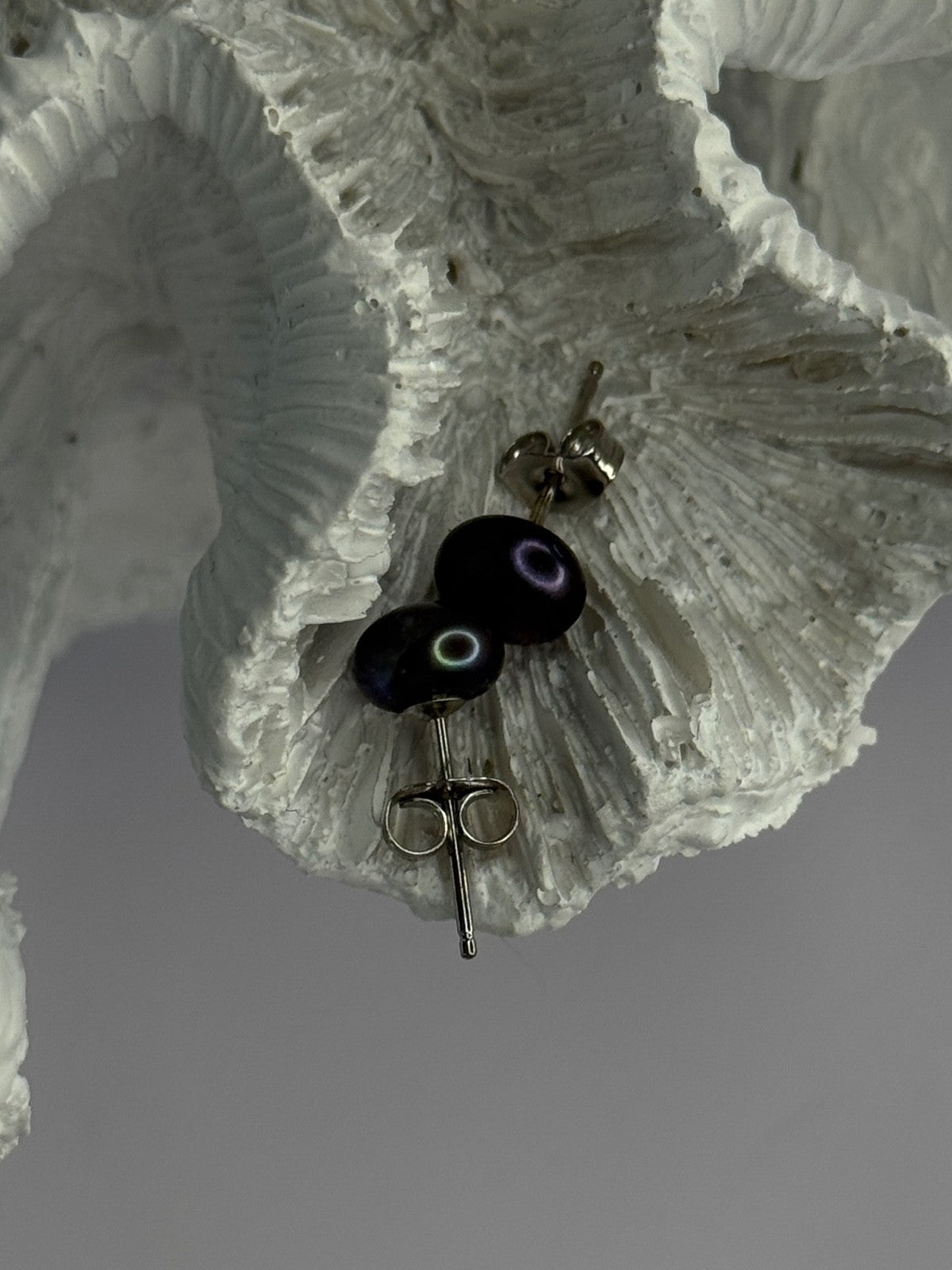 925 Sterling Silver Black Pearl Earrings Length 0.30 Inch