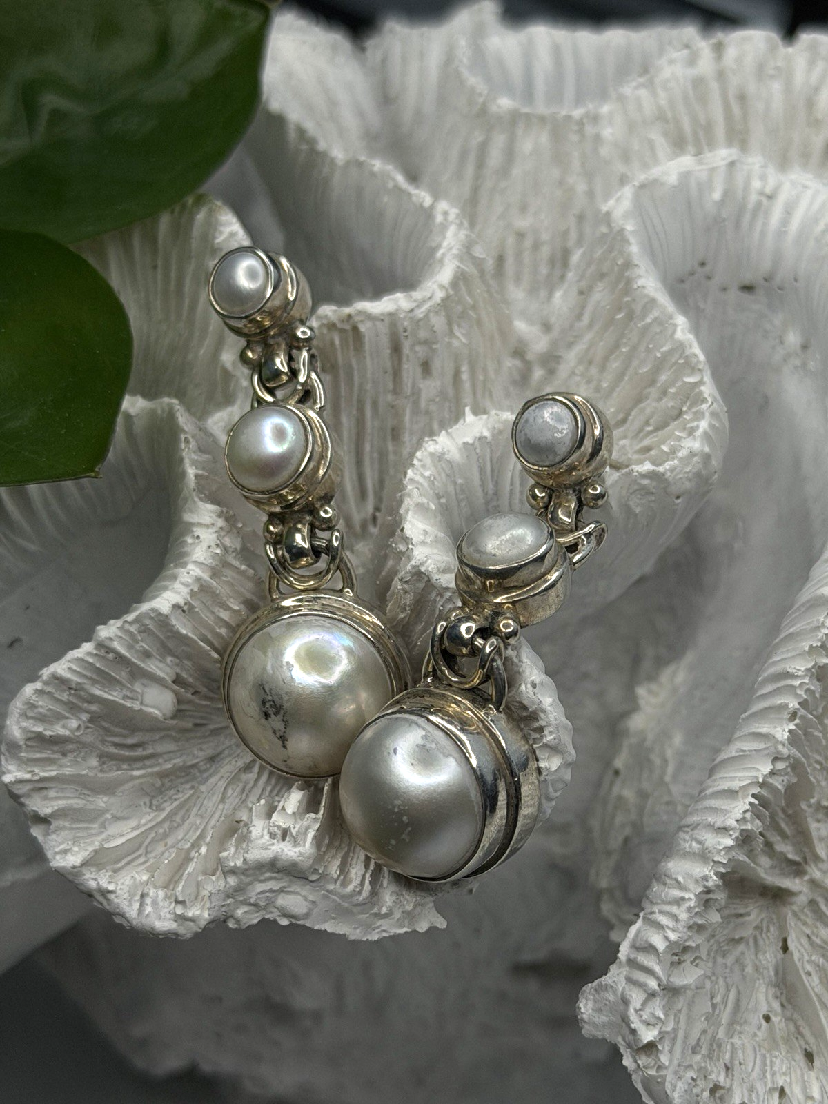 Beautiful Dangle 925 Sterling Silver White Pearls Earrings
