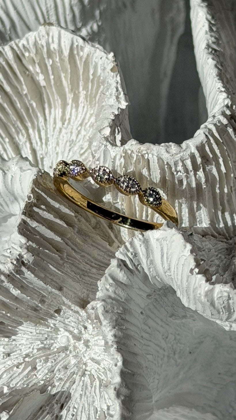 Classy 10K Yellow Gold Diamond 0.10 ct Ring Size 7