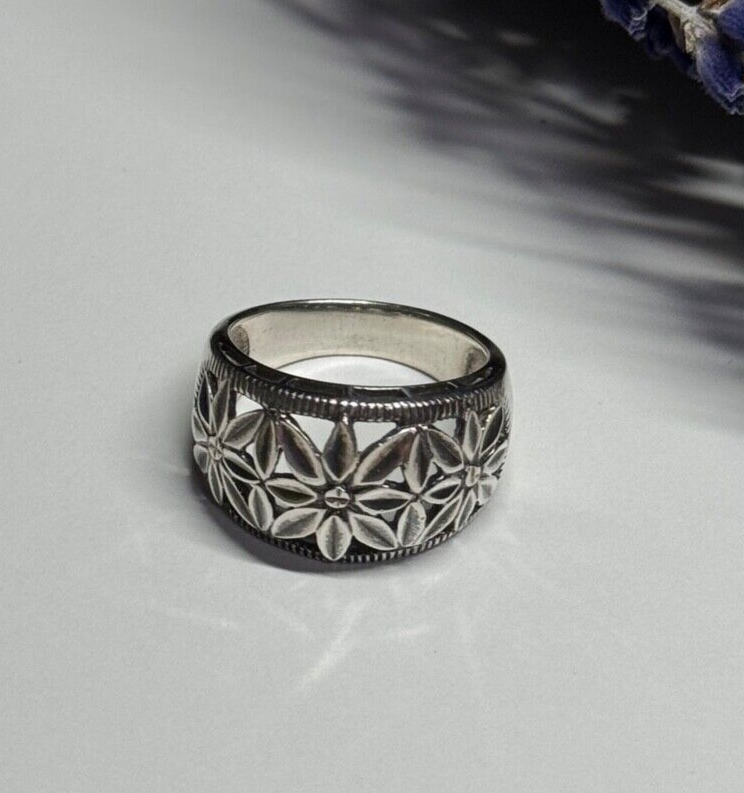 925 Sterling Silver Ring Size 7