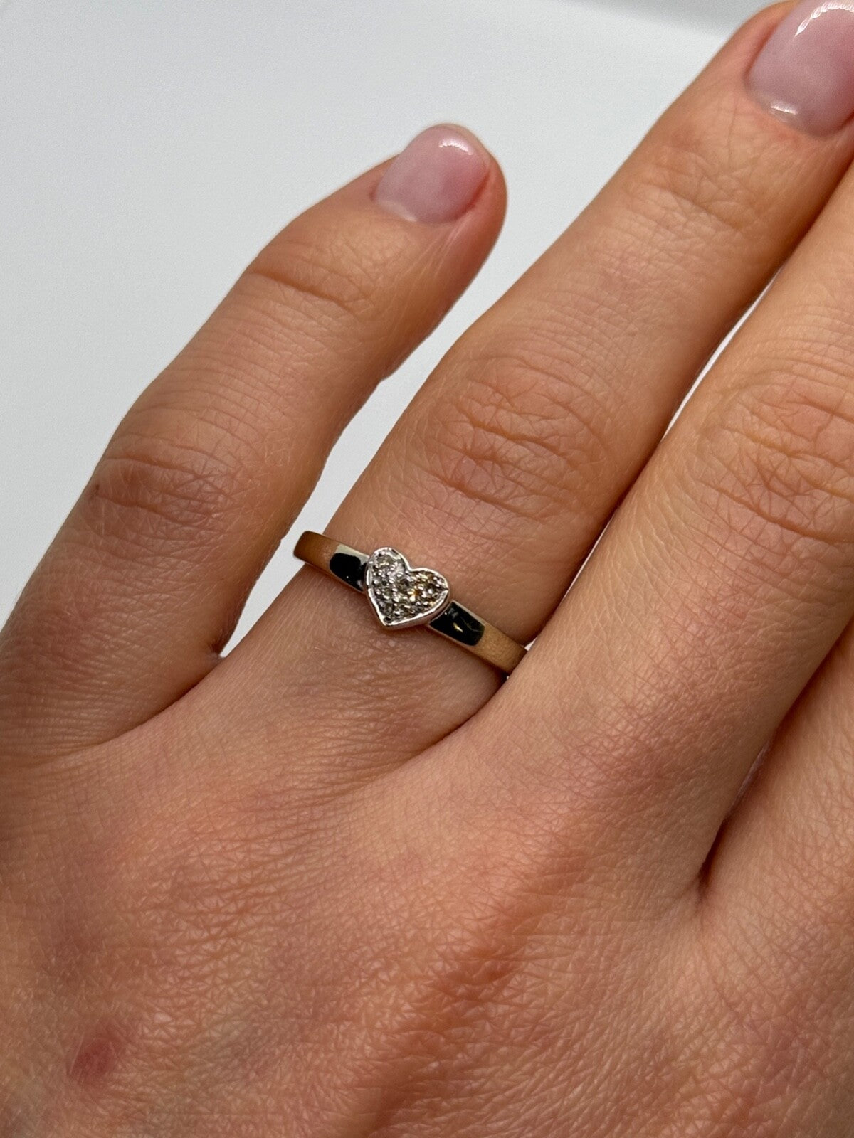 10K White Gold Diamond Heart Ring Size 6
