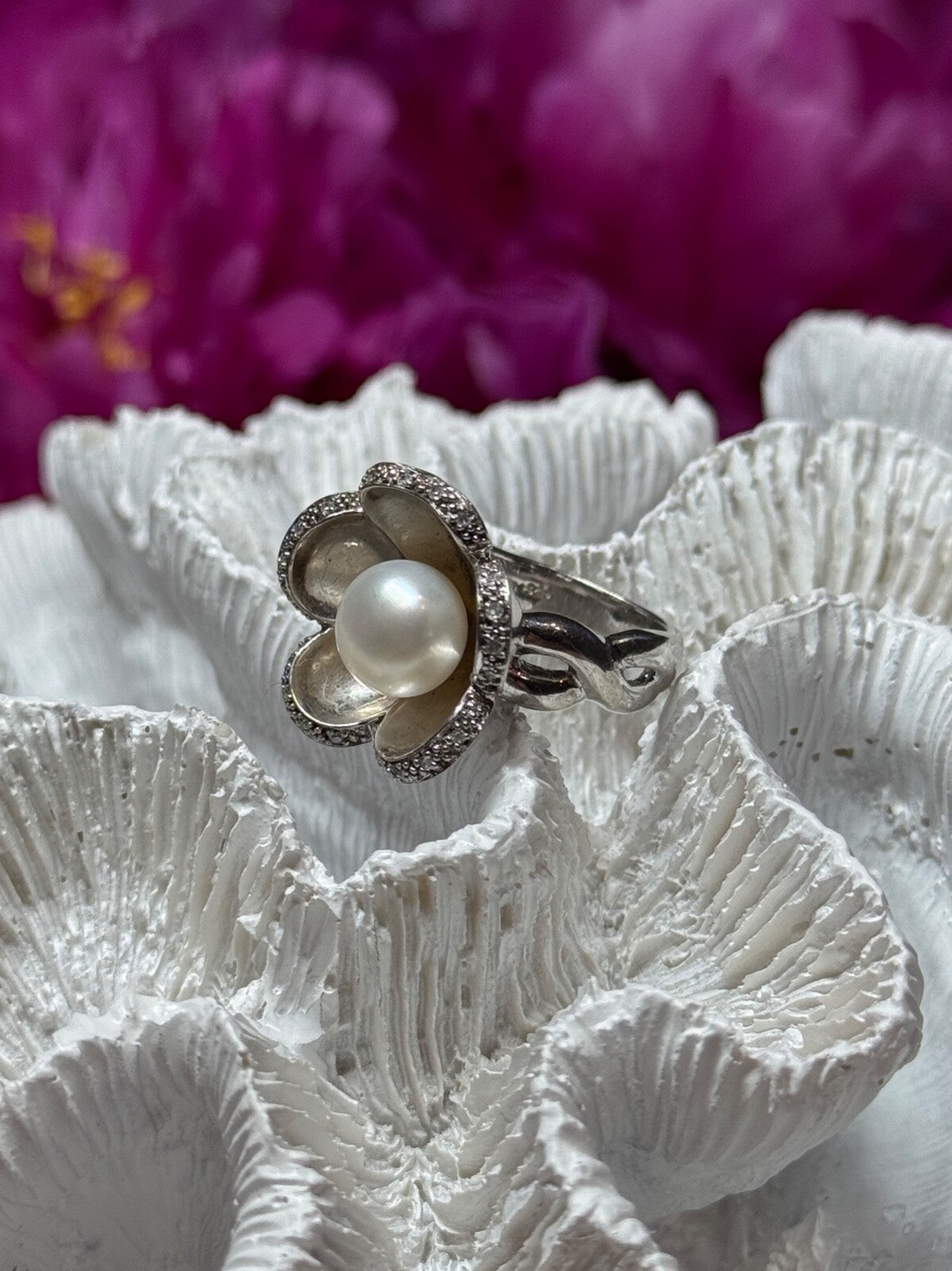 925 Sterling Silver Pearl & White Sapphire "Flower" Ring Size 5.5