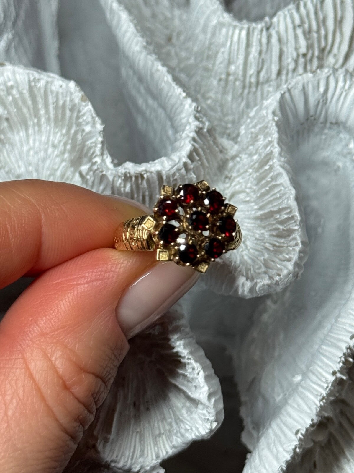 14K Yellow Gold Ring Garnet Flower Size 5