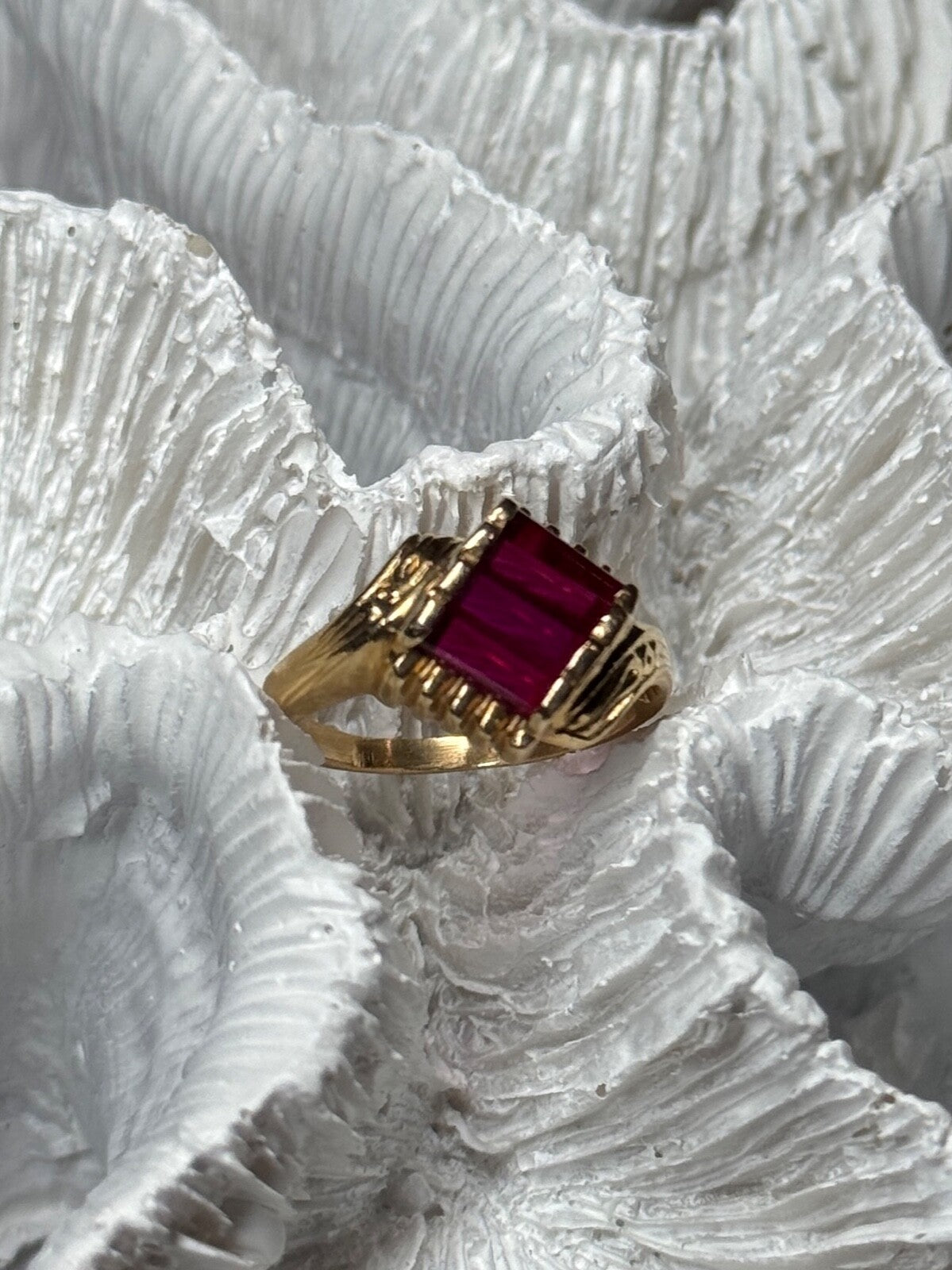 14K Yellow Gold Ring Ruby Size 2.5
