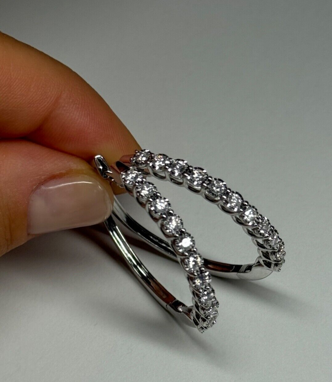 10K White Gold Diamonds 0.9 Carat Earrings Length 34 mm