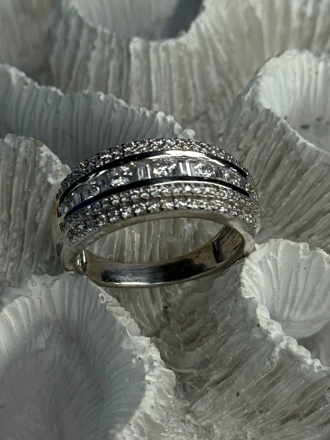 Beautiful Design 925 Sterling Silver Cz Ring Size 11