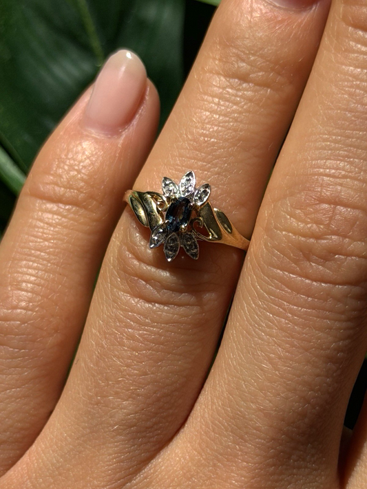 10K Yellow Gold Blue Sapphire & Diamond Beautiful Flower Ring Size 6
