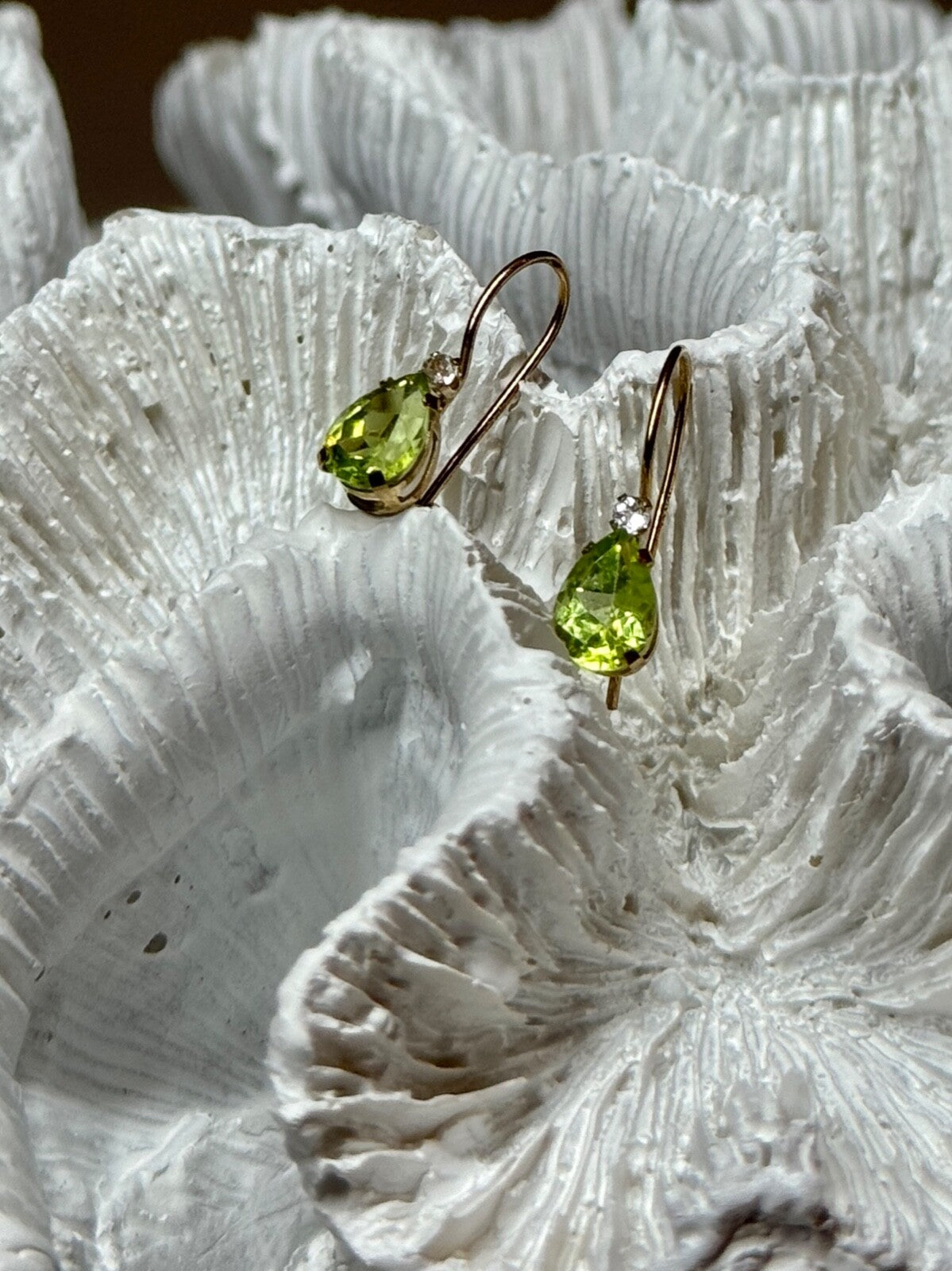 10K YELLOW GOLD PERIDOT & DIAMOND EARRINGS LENGHT 0.7 Inch