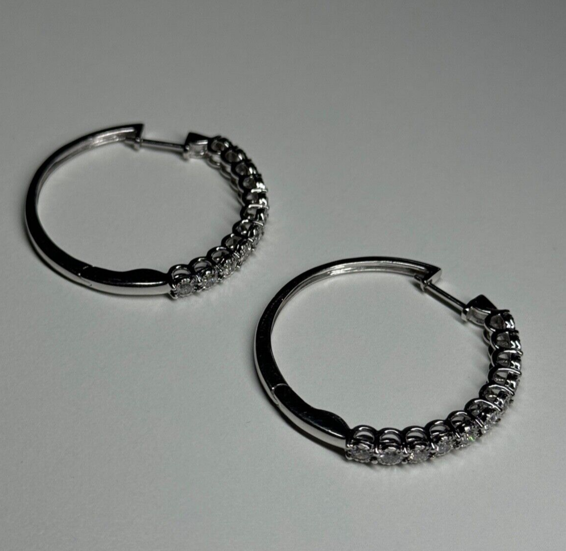 10K White Gold Diamonds 0.9 Carat Earrings Length 34 mm