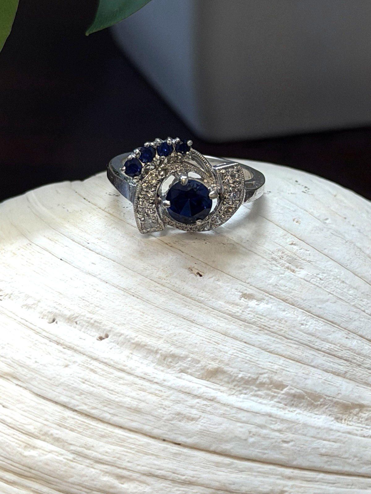 10K White Gold Blue & White Sapphire Cocktail Floral Ring Size 6.5