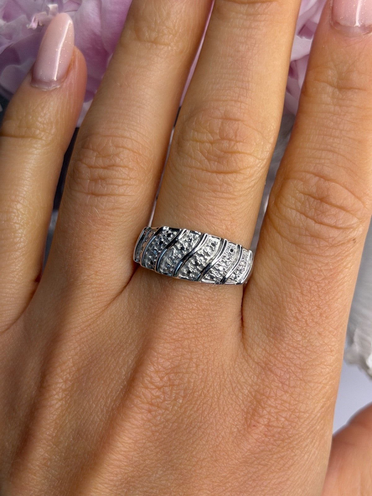 Elegant Design 925 Sterling Silver Ring Size 9