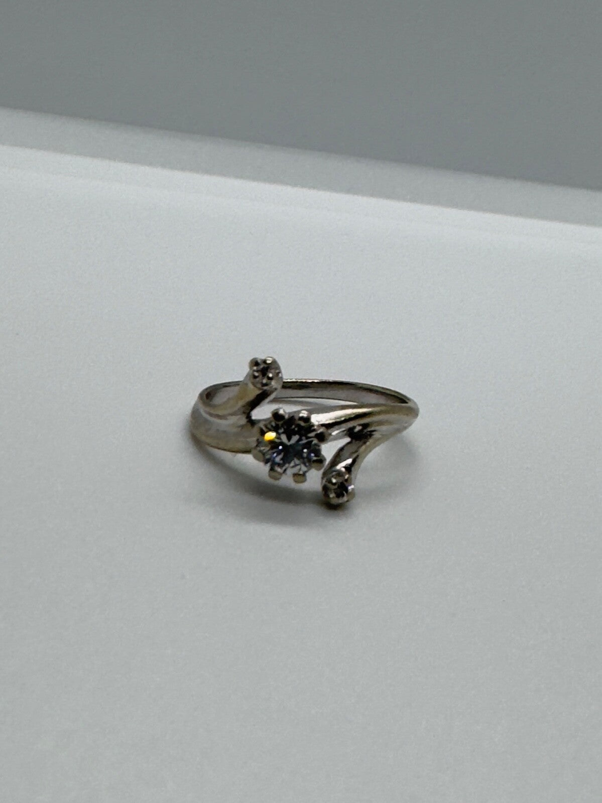 14K White Gold Diamonds Ring Size 5.5