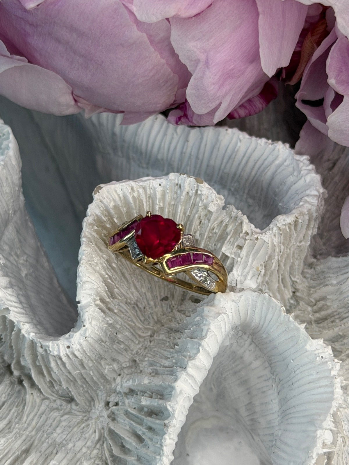 10K Yellow Gold Ruby & Diamond Heart Ring Size 7
