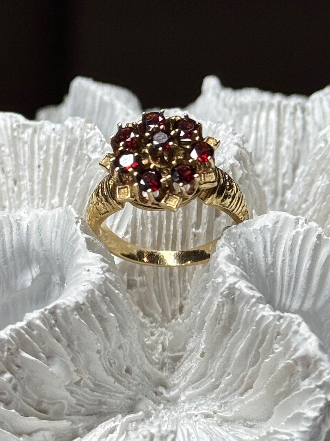 14K Yellow Gold Ring Garnet Flower Size 5