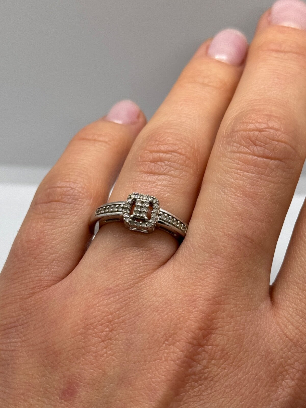 925 Sterling Silver White Sapphire Ring Size 6