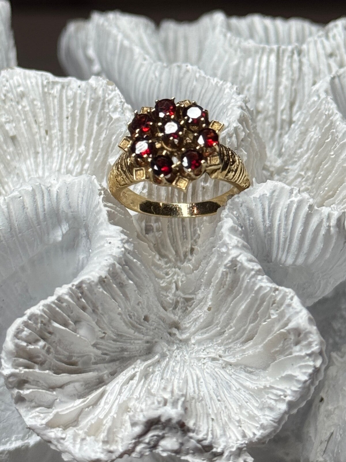 14K Yellow Gold Ring Garnet Flower Size 5