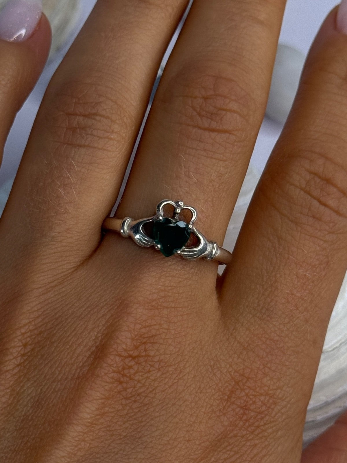Beautiful Design 925 Sterling Silver Emerald Heart Ring Size 11