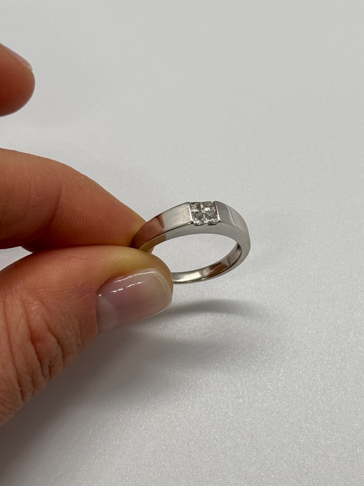 14K White Gold Diamonds Ring Size 7