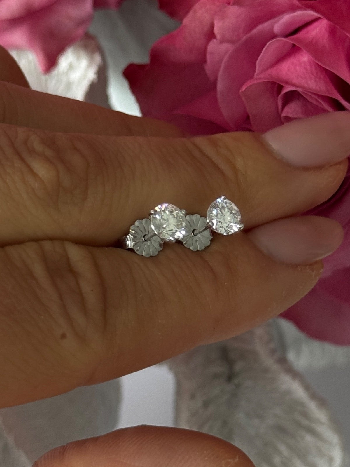 Elegant 14K White Gold 1 carat Diamond Earrings