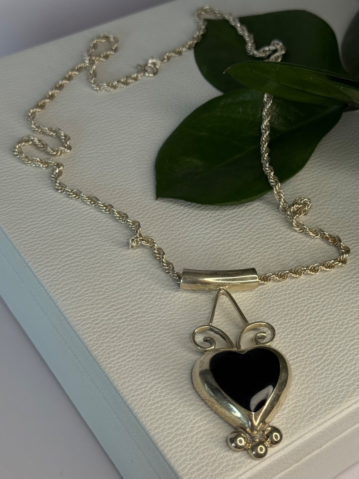 925 Sterling Silver Onyx Heart Necklace Length 24 Inch