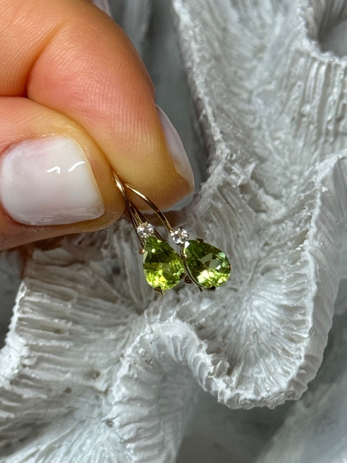 10K YELLOW GOLD PERIDOT & DIAMOND EARRINGS LENGHT 0.7 Inch