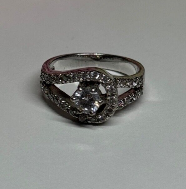 925 Sterling Silver White Topaz Ring Size 6