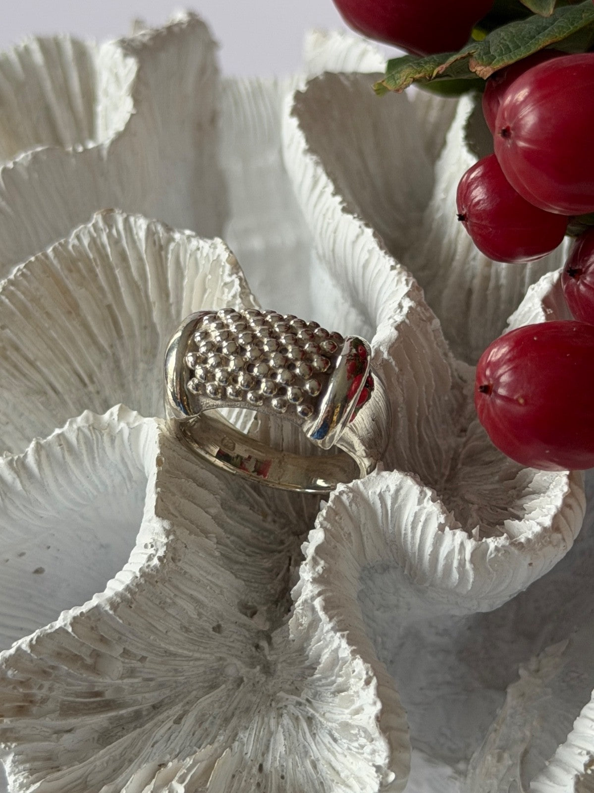 Unique Design 925 Sterling Silver Ring Size 7.5
