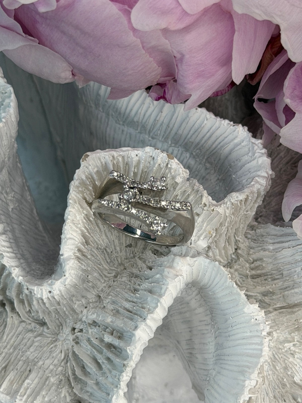 Classy 10K White Gold Diamond tcw 0.18 ct Ring Size 7