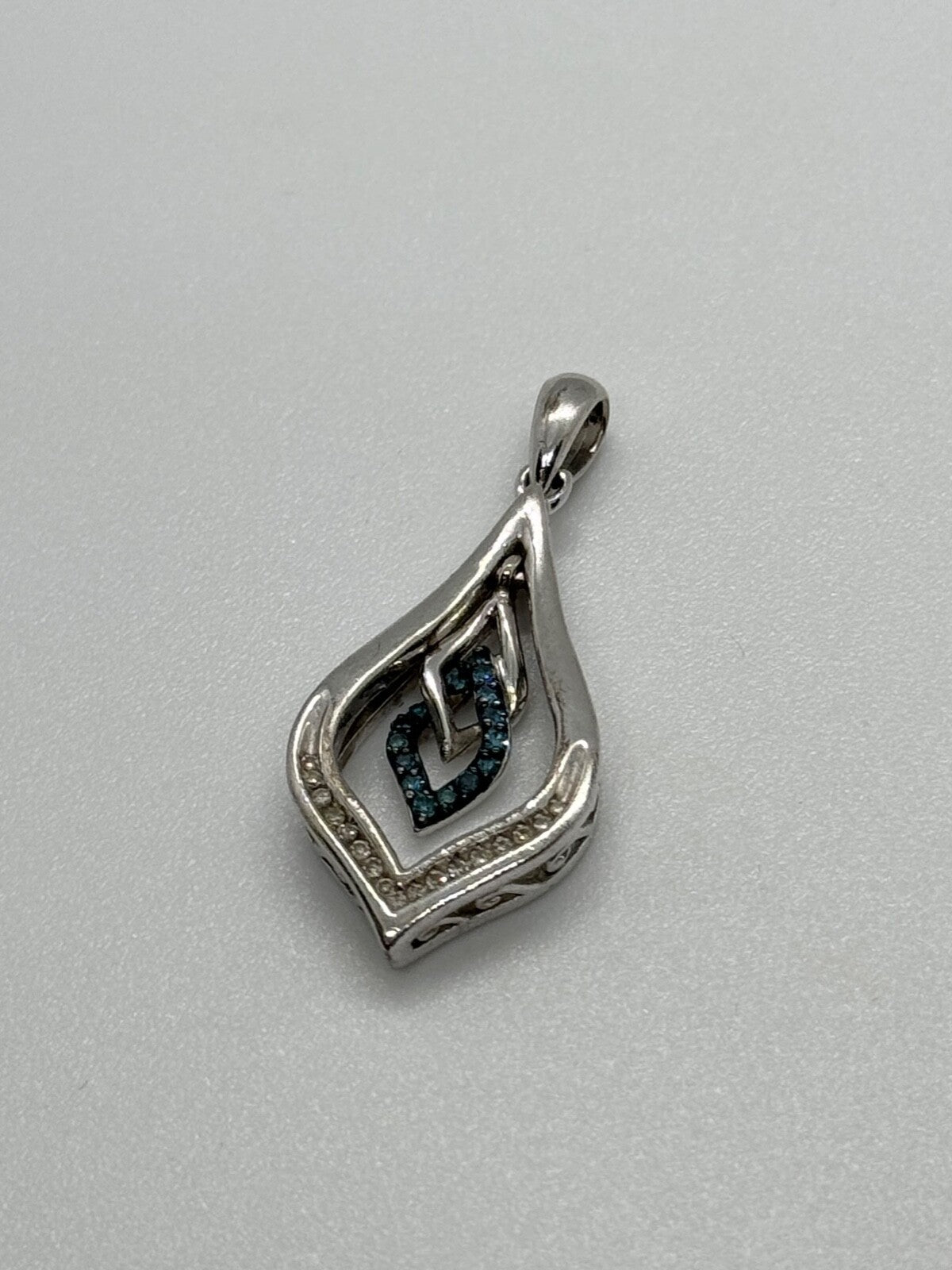 925 Sterling Silver Blue & White Spinel Pendant Length 33 Mm