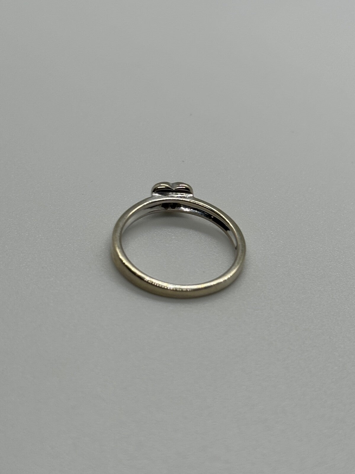 10K White Gold Diamond Heart Ring Size 6