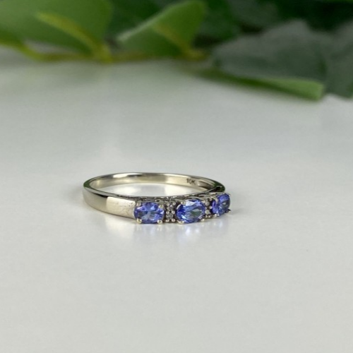10K White Gold Iolite & Diamond Ring Size 7.5