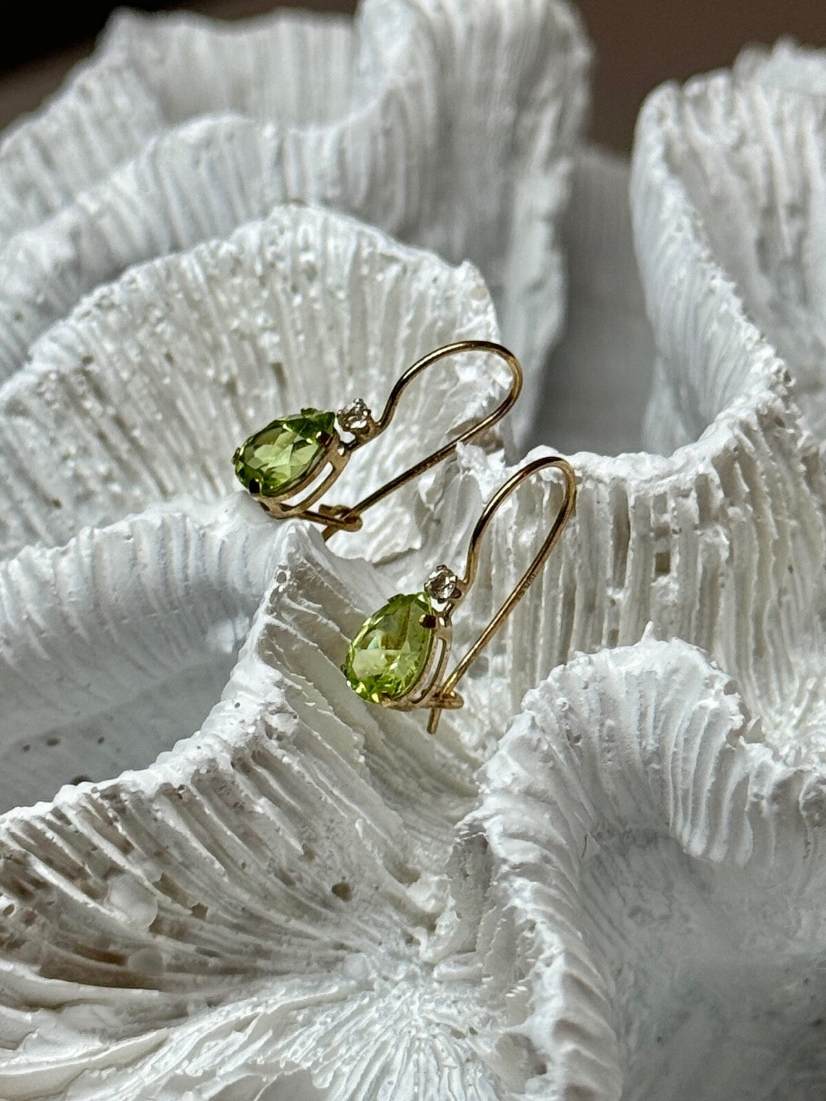 10K YELLOW GOLD PERIDOT & DIAMOND EARRINGS LENGHT 0.7 Inch