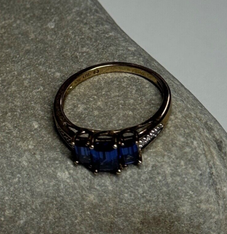 10K Yellow Gold Sapphire & Diamonds Ring Size 6