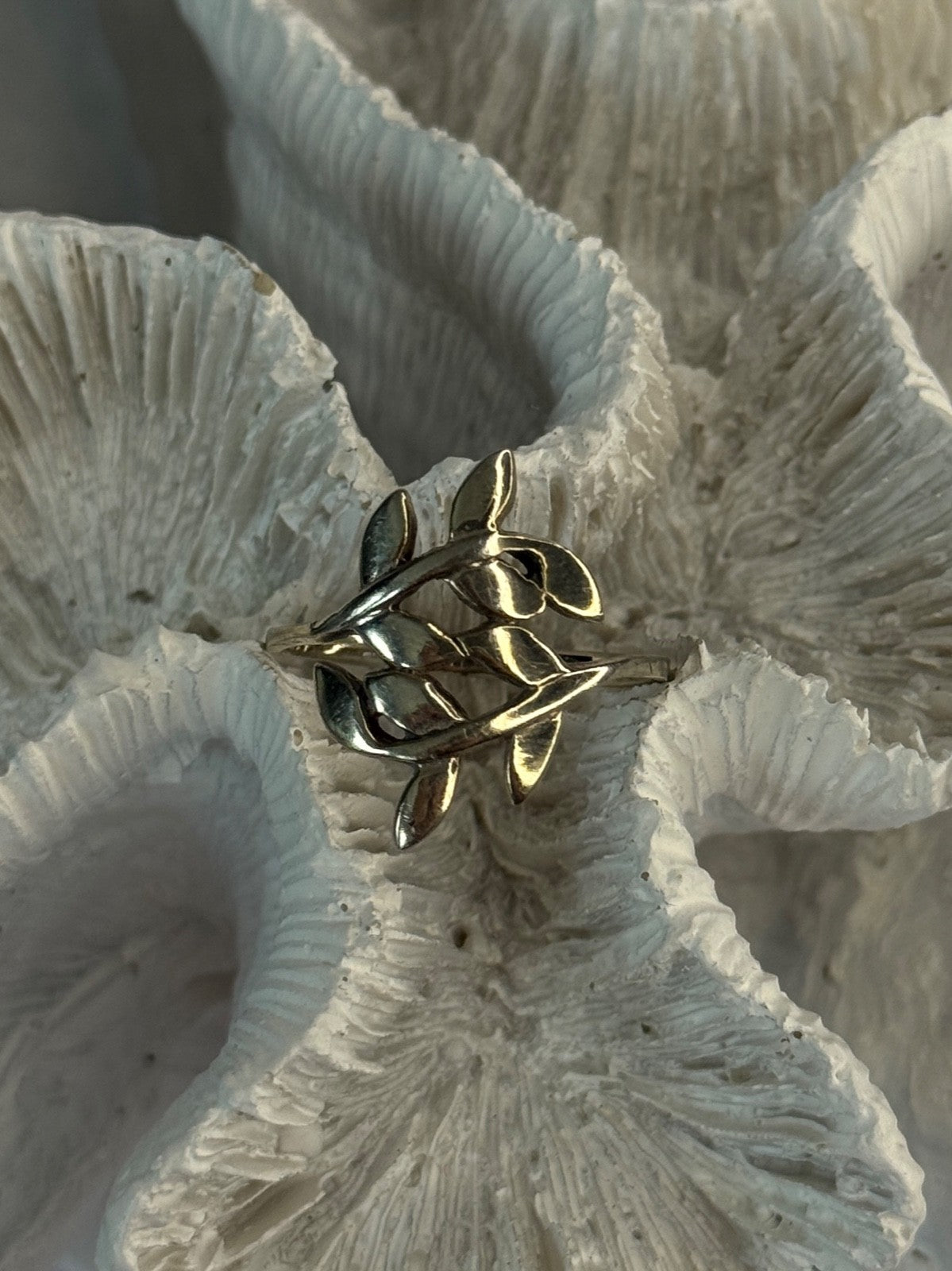 925 Sterling Silver Leaves Ring Size 9