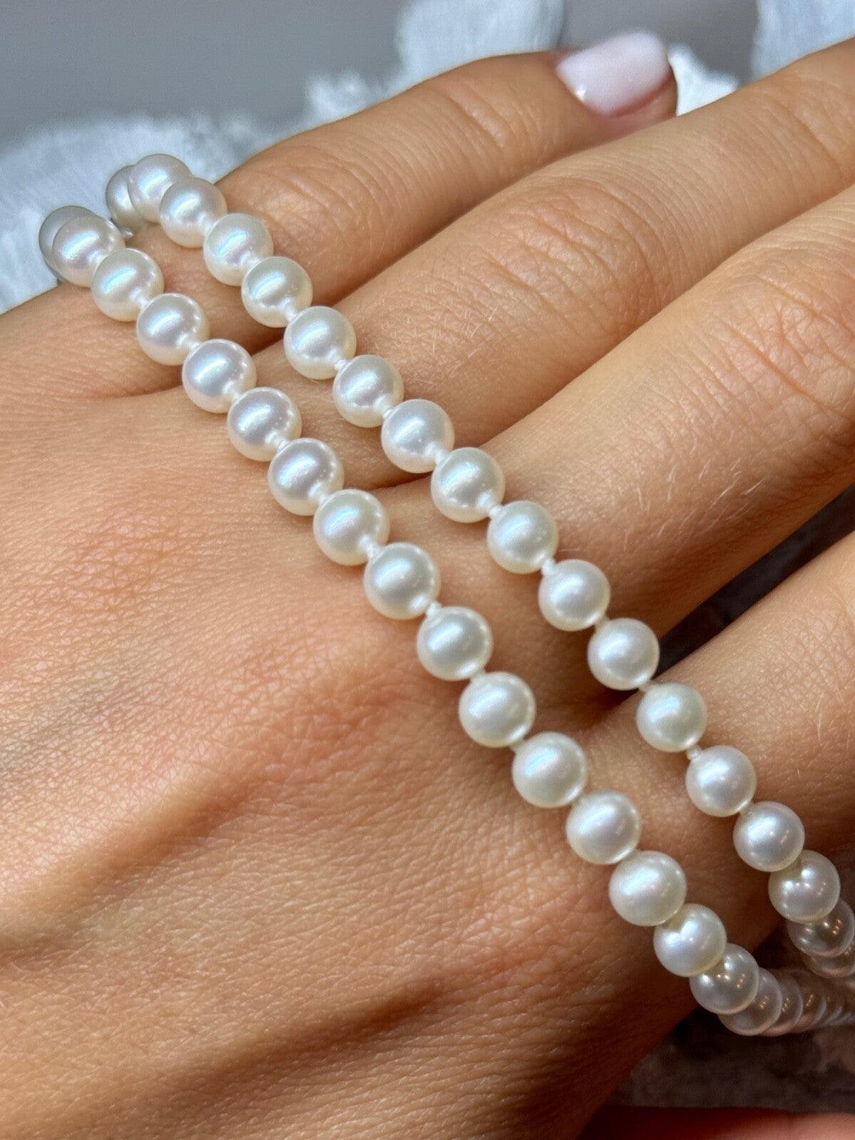 14K Yellow Gold Claps Fresh Water Pearl Necklace 18 Inch