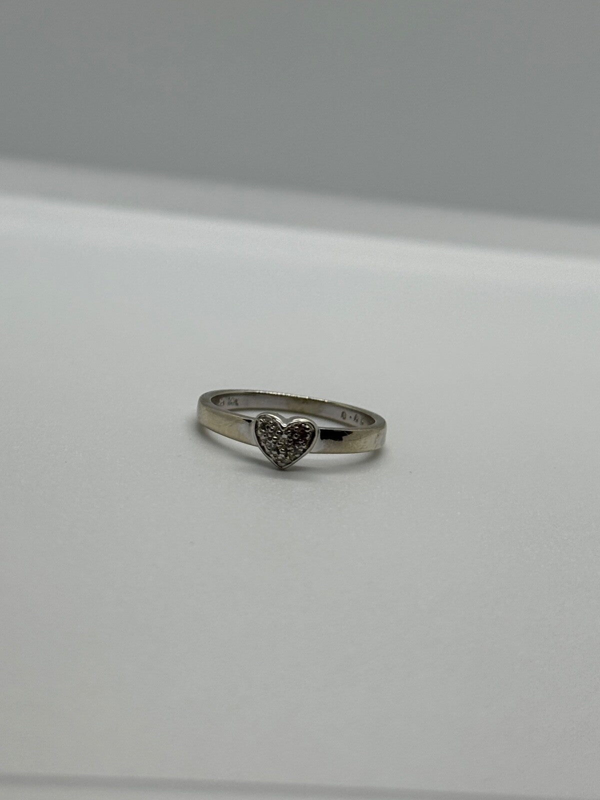 10K White Gold Diamond Heart Ring Size 6