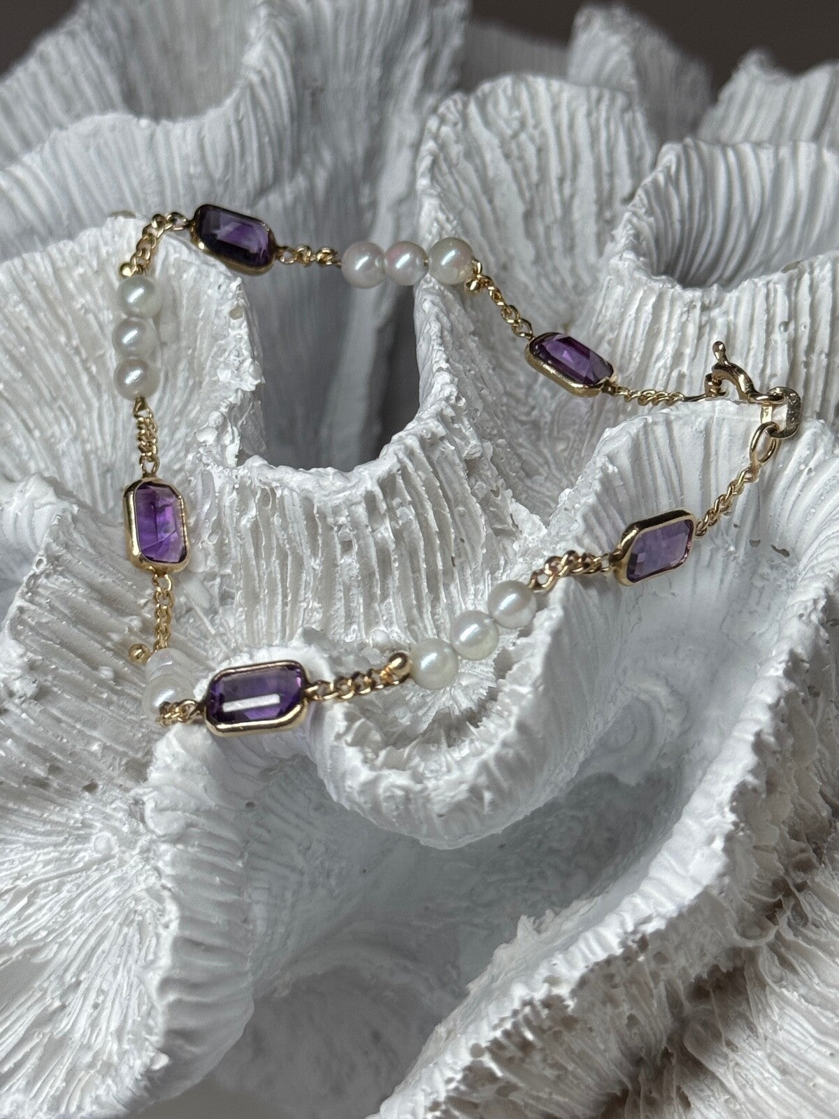 14K Yellow Gold Amethyst & Pearls Bracelet Length 7