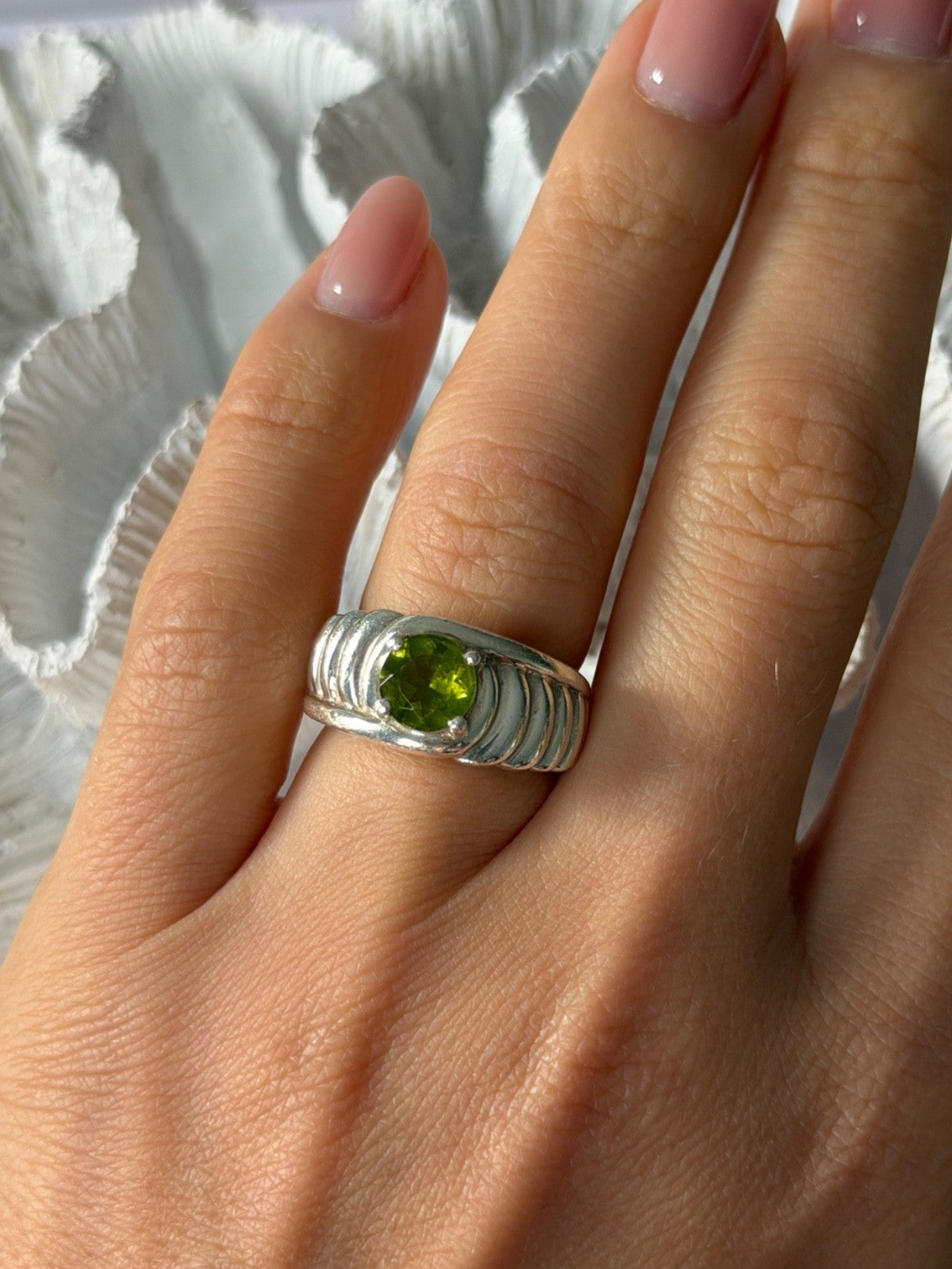 925 Sterling Silver Peridot Ring Size 6
