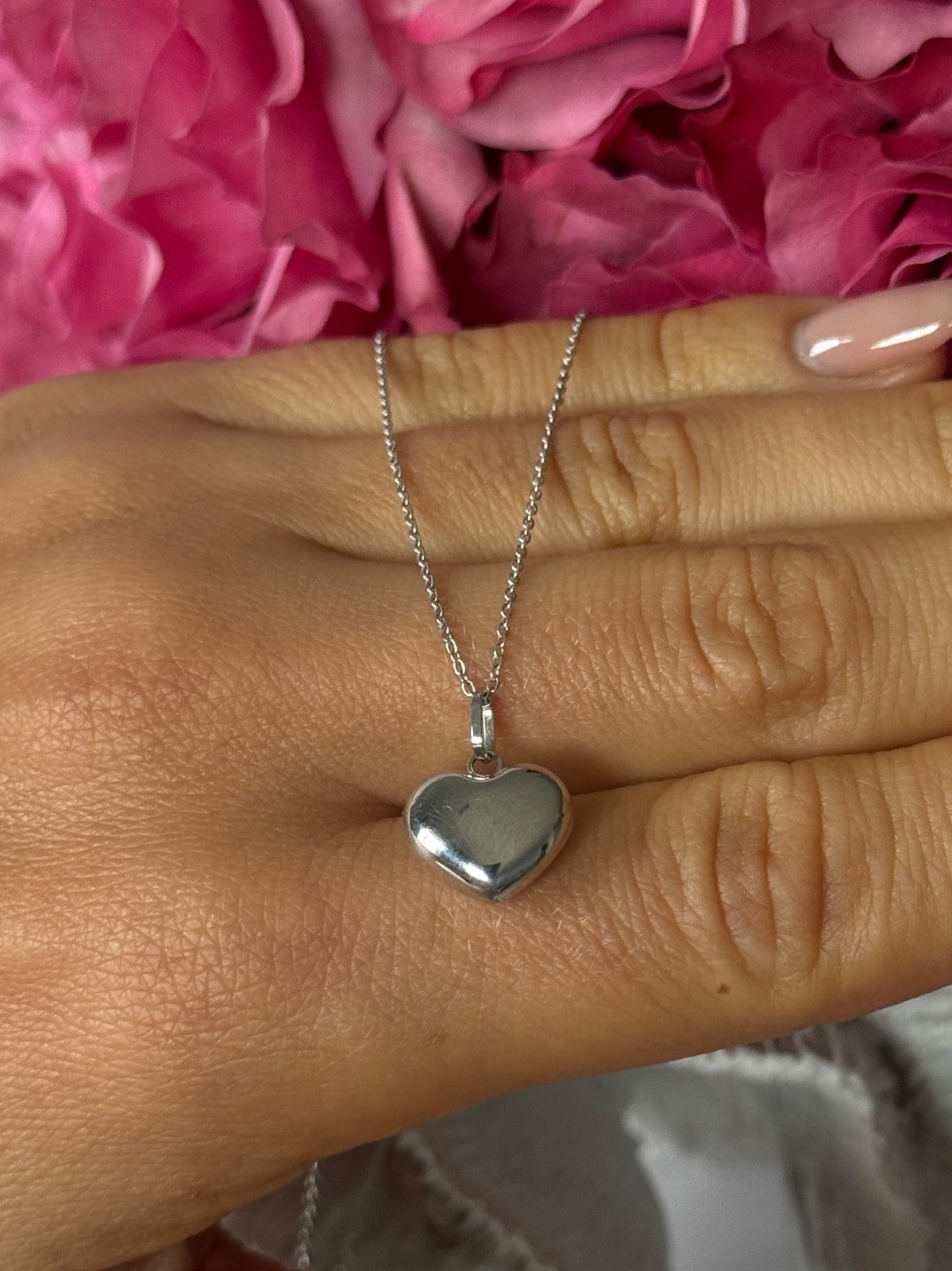 14K White Gold Heart Necklace Length 16 inch