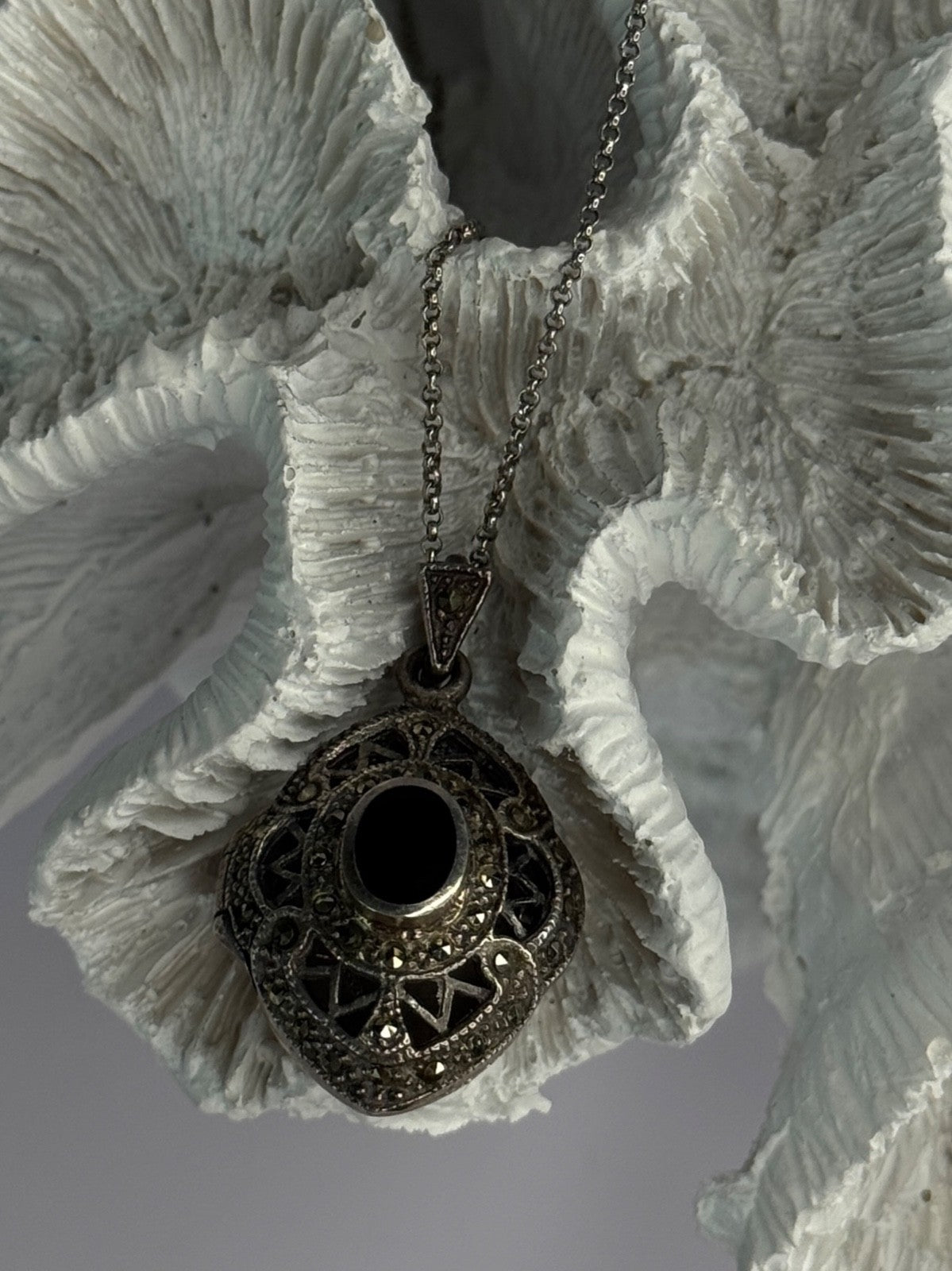 Vintage 925 Sterling Silver Open Locket Onyx & Marcasites Necklace 18 Inch