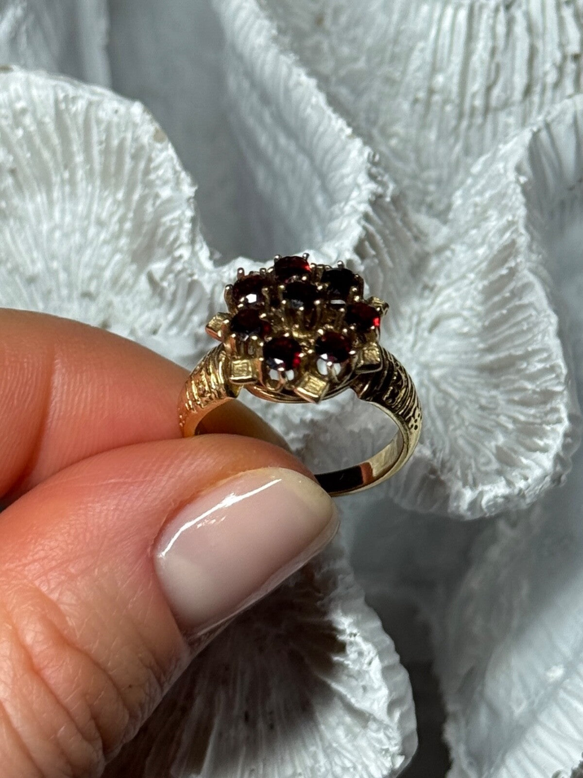 14K Yellow Gold Ring Garnet Flower Size 5
