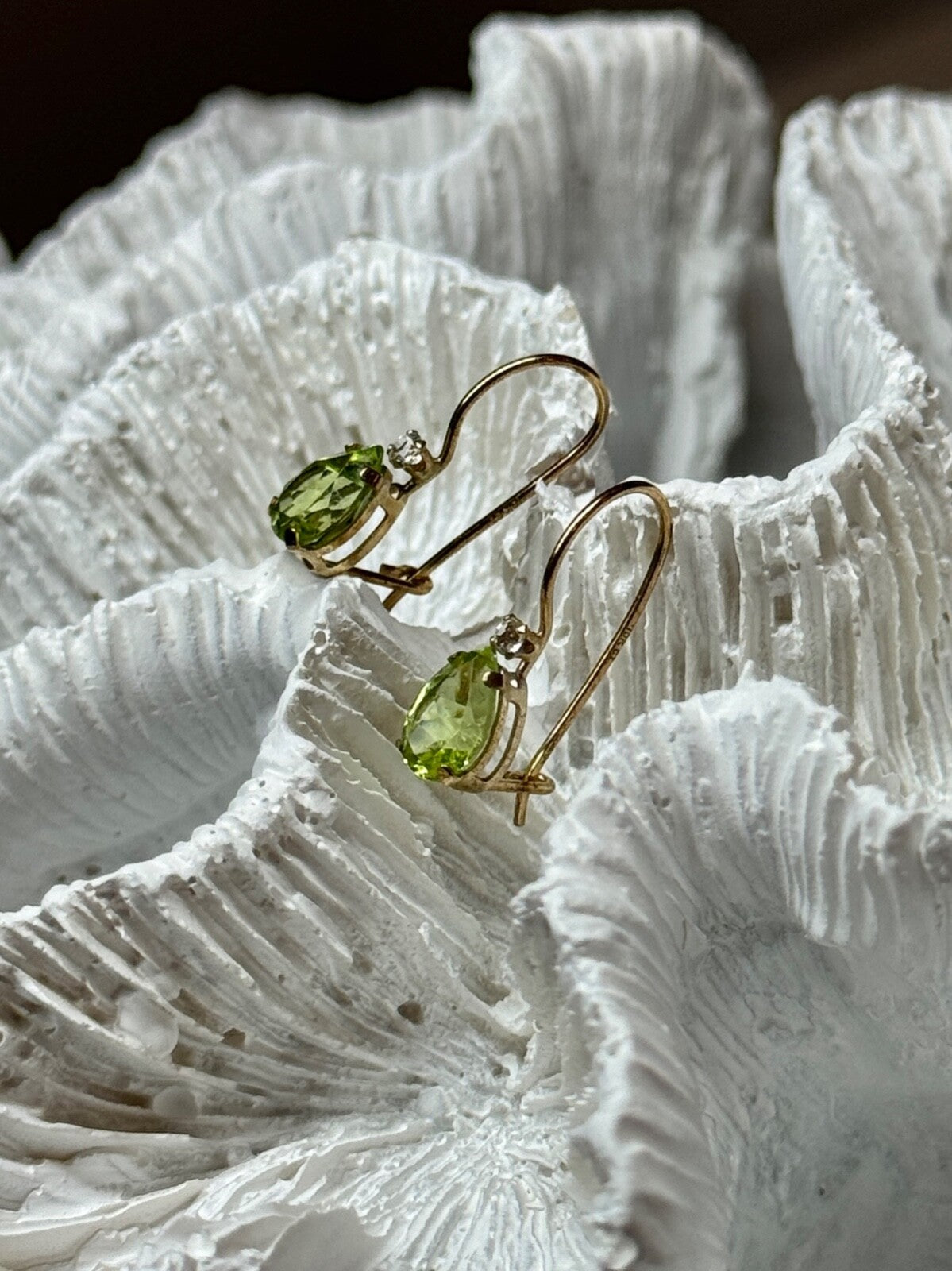10K YELLOW GOLD PERIDOT & DIAMOND EARRINGS LENGHT 0.7 Inch