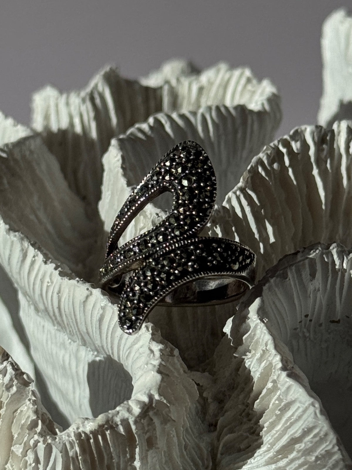 Beautiful Design 925 Sterling Silver Marcasite Ring Size 7.5