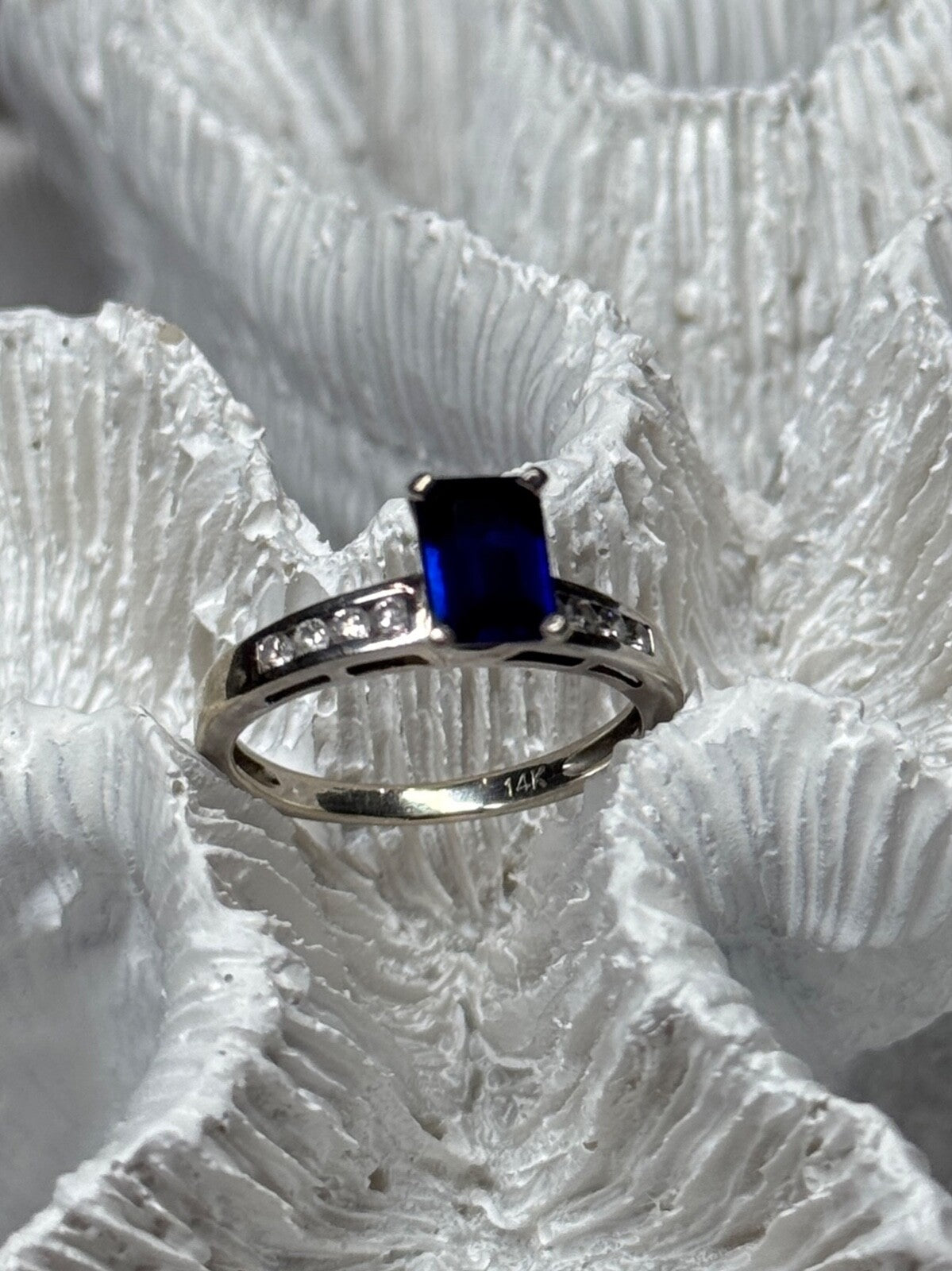 14K White Gold Sapphire & Diamonds Ring Size 5.5